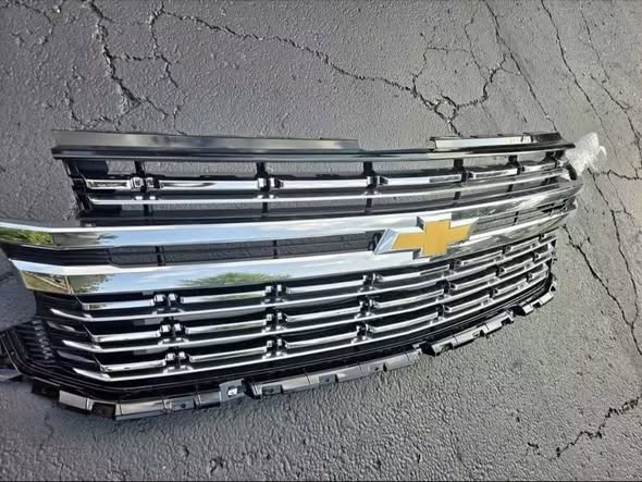 OEM Chevrolet Tahoe / Suburban Front Grille